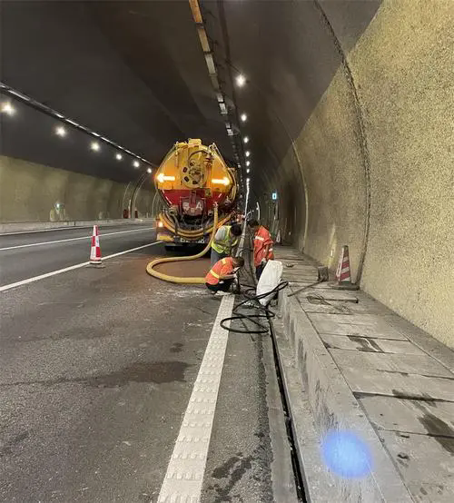 水富隧道排水渠清淤